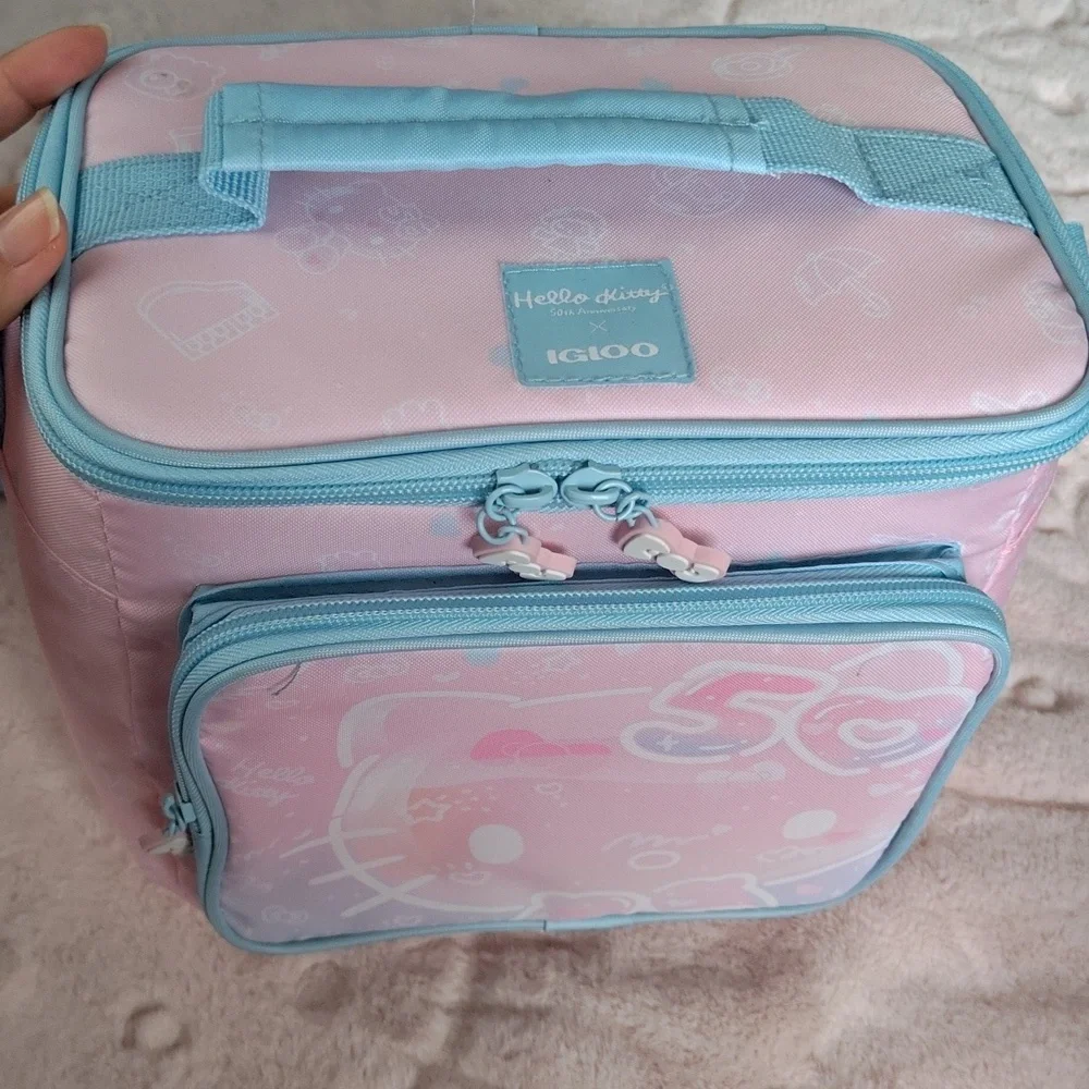 Igloo x Hello Kitty 50th Anniversary Limited Edition 9-can Cooler Bag - Picture 5 of 10